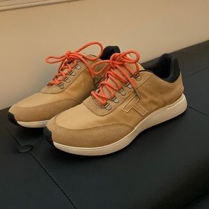 Toms sneakers (new)